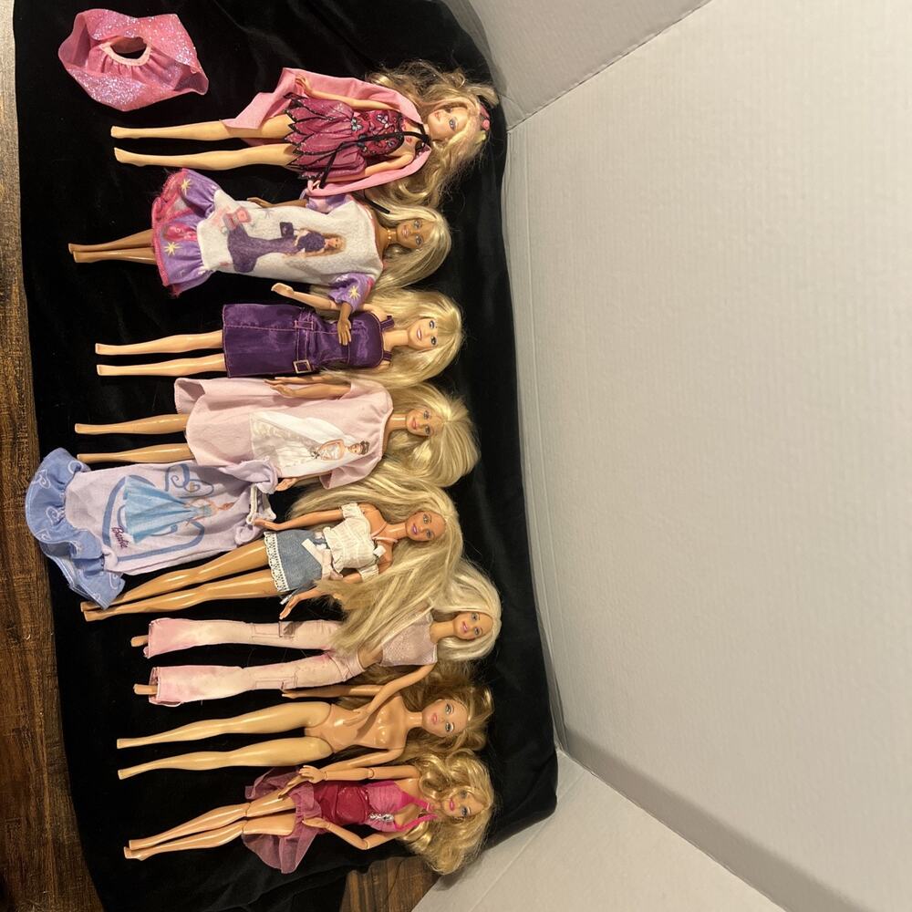 Lot Of 8 Vintage Barbies Read